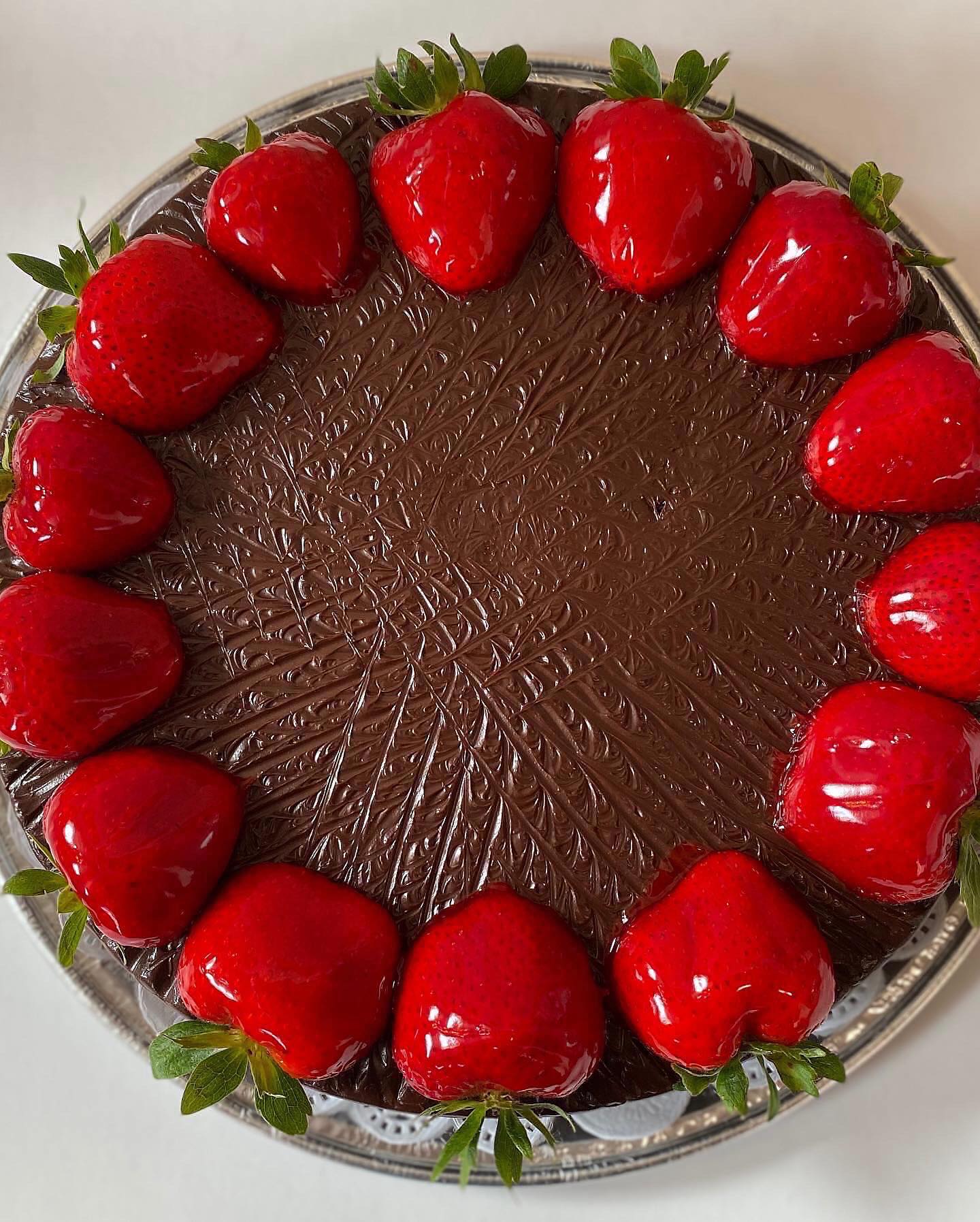 Cakes That Are Perfect for Weddings & Graduation Parties Around Chicago