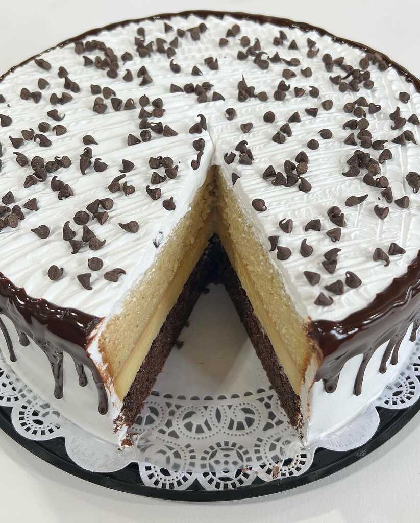 Chicago's Love Affair with Tres Leches Cake, A Chicago Bakery Trend